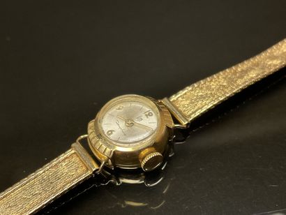 LIP Montre bracelet de dame en or. 750°/00.
Cadran:...