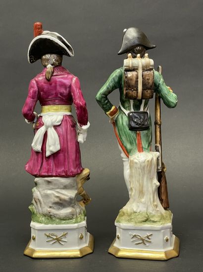 Deux figurines en porcelaine émaillée polychrome....