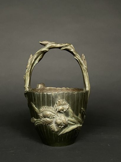Alexandre VIBERT (1847-1909). 
Panier à décor...