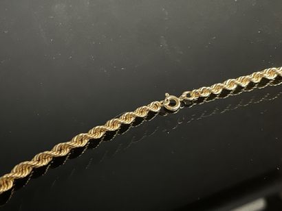 Collier maille torsadée en chute.
Or 750°/00.
L:...