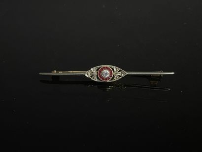 Barrette en or sertie d'un diamant et petits...