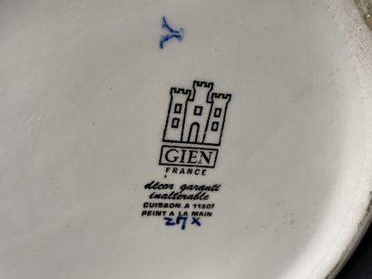 GIEN Grande lampe en faience, décor Renaissance...