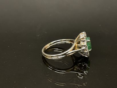Bague marguerite en or serti, serti d'une...