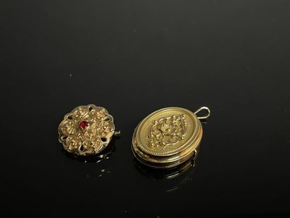 Broche et médaillon souvenir en or 750°/00.
D:...