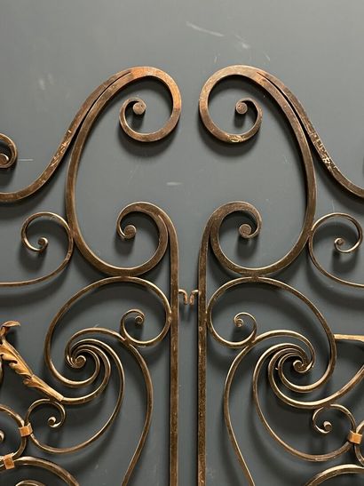 Paire de grilles d'intérieur en fer forgé,...