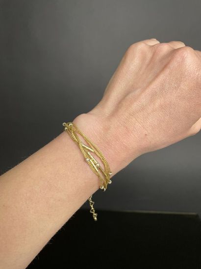 Bracelet en or, petites chaines et perles...
