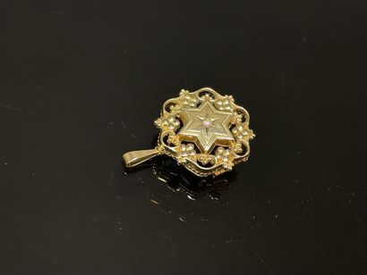 Pendentif-broche en or à décor d'étoile et...