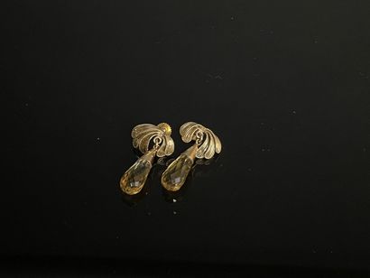 Paire de pendants d'oreille en or et citrine...