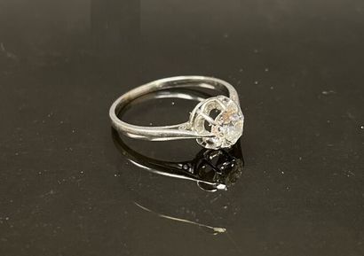 Solitaire en platine, serti d'un diamant...