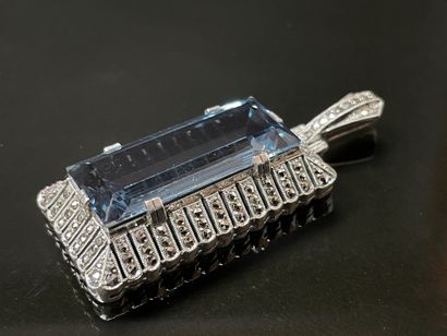 Theodor FAHRNER (1859-1919) & co
Grand pendentif...