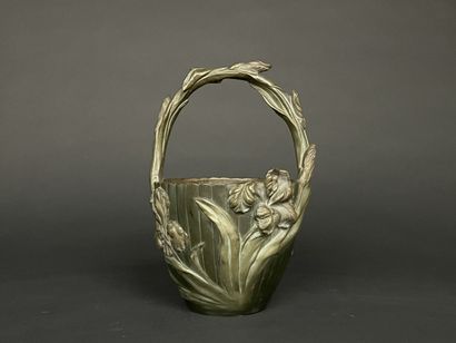 Alexandre VIBERT (1847-1909). 
Panier à décor...