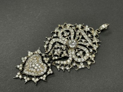Pendentif girondole en argent et pierre blanche....