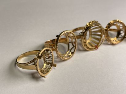 Lot de cinq montures de bague en or 750°/00...