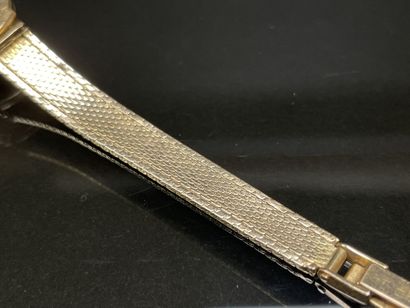 LIP Montre bracelet de dame en or. 750°/00.
Cadran:...