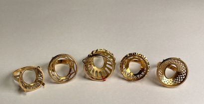 Lot de cinq montures de bague en or 750°/00...