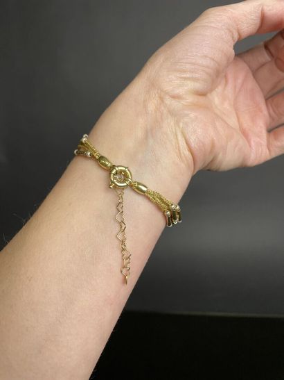 Bracelet en or, petites chaines et perles...