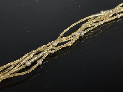 Bracelet en or, petites chaines et perles...