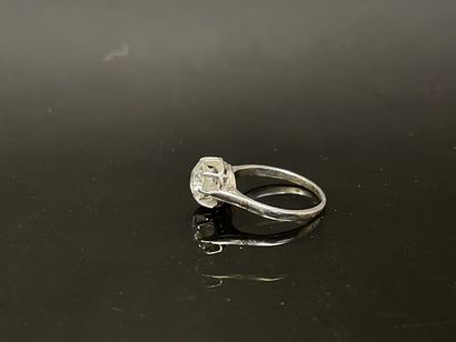 Solitaire en platine, serti d'une diamant...