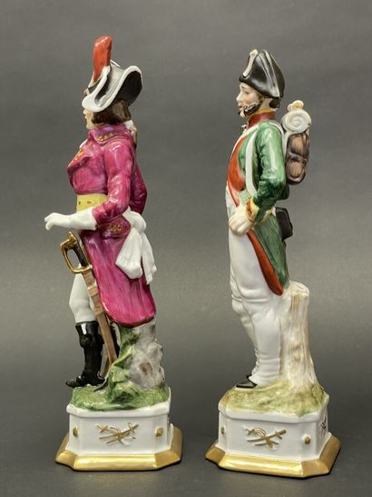 Deux figurines en porcelaine émaillée polychrome....