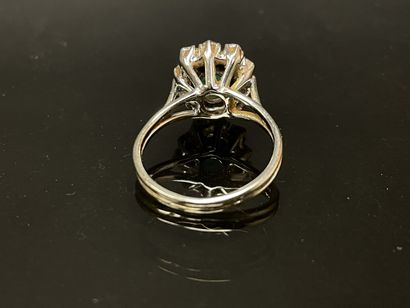 Bague marguerite en or serti, serti d'une...