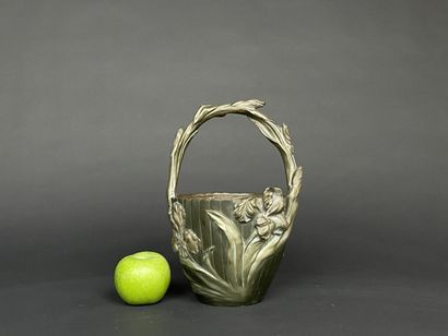 Alexandre VIBERT (1847-1909). 
Panier à décor...