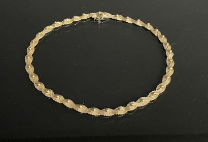 Collier en or, maille torsadée ponctuée.
Or...