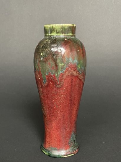 Pierre-Adrien DALPAYRAT (1844-1910)
Vase...