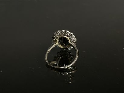 Bague marguerite en or jaune et or gris,...