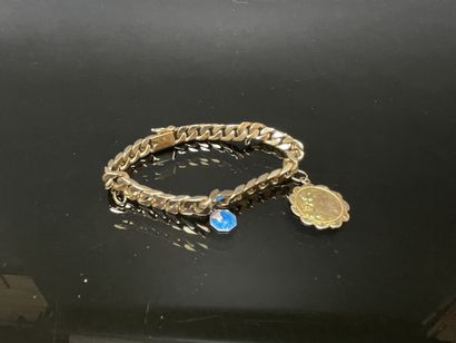 Gourmette en or , avec petites médailles...