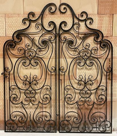 Paire de grilles d'intérieur en fer forgé,...