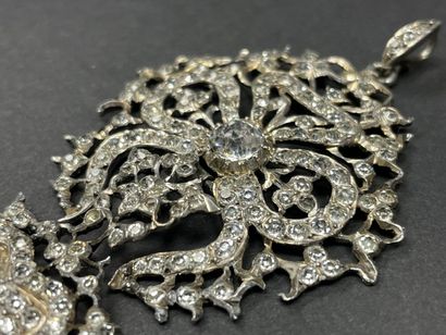 Pendentif girondole en argent et pierre blanche....