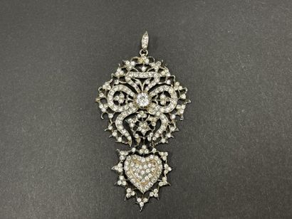 Pendentif girondole en argent et pierre blanche....