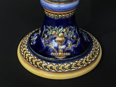 GIEN Milieu XX°
Paire de grands vases à anses...
