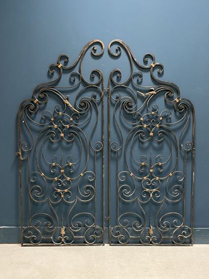 Paire de grilles d'intérieur en fer forgé,...