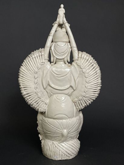 Grande sculpture en porcelaine blanche de...