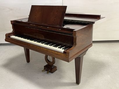 FOCKÉ Piano crapaud en placage de palissandre....