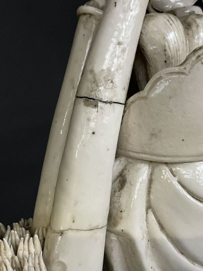 Grande sculpture en porcelaine blanche de...