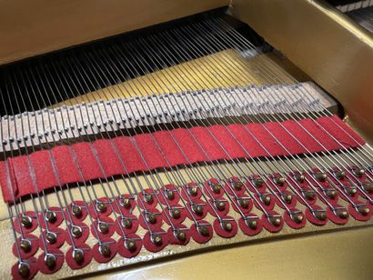 FOCKÉ Piano crapaud en placage de palissandre....