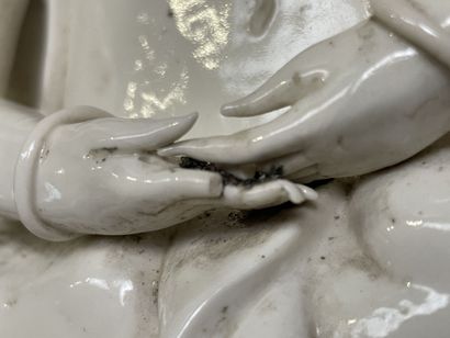 Grande sculpture en porcelaine blanche de...