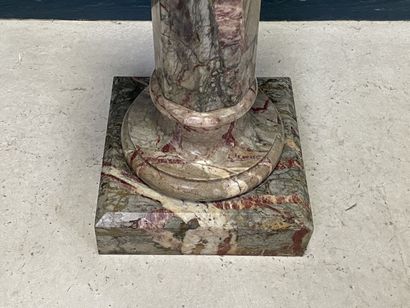 Colonne en marbre veiné gris rose et beige.....