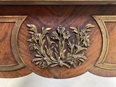 Bureau plat en frisage de satiné, plateau...