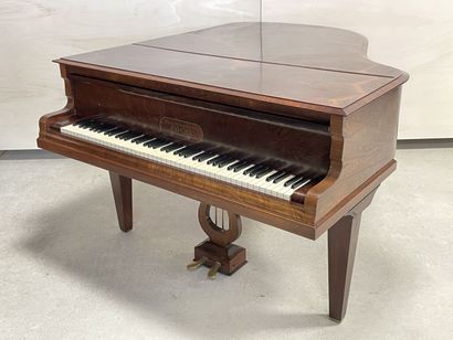 FOCKÉ Piano crapaud en placage de palissandre....