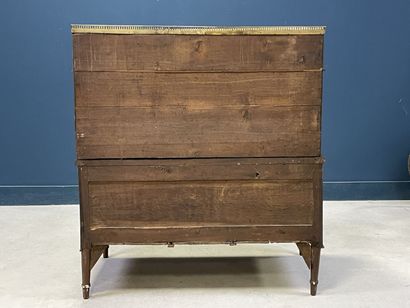 Bureau à cylindre formant commode en acajou...