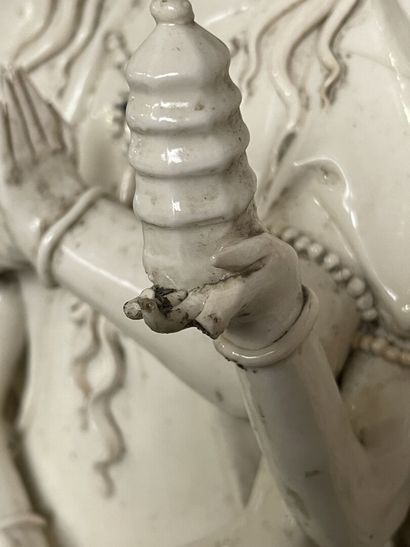 Grande sculpture en porcelaine blanche de...