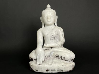 Bouddha Sakyamuni. 
Bouddha drapé d'une robe...