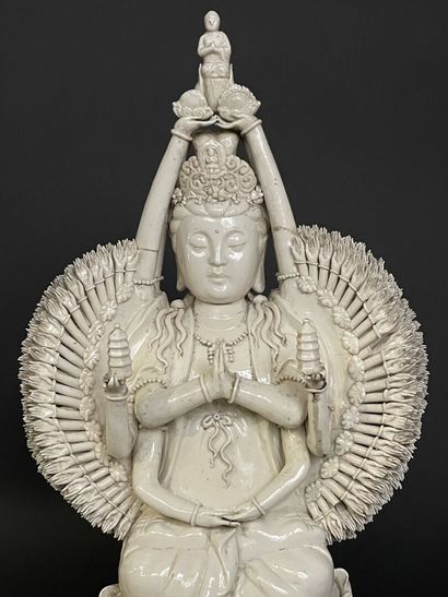 Grande sculpture en porcelaine blanche de...