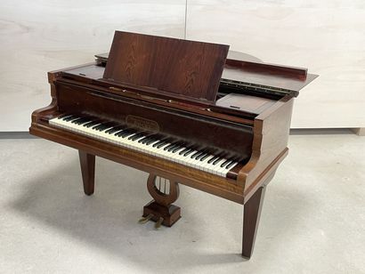 FOCKÉ Piano crapaud en placage de palissandre....