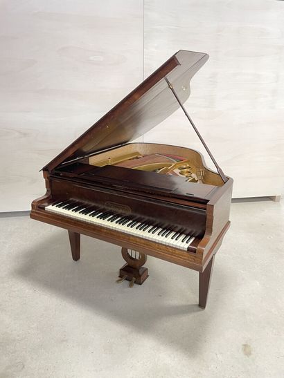 FOCKÉ Piano crapaud en placage de palissandre....