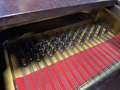 FOCKÉ Piano crapaud en placage de palissandre....