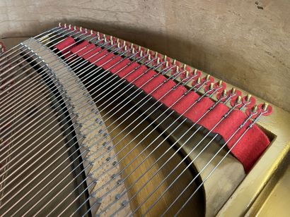 FOCKÉ Piano crapaud en placage de palissandre....